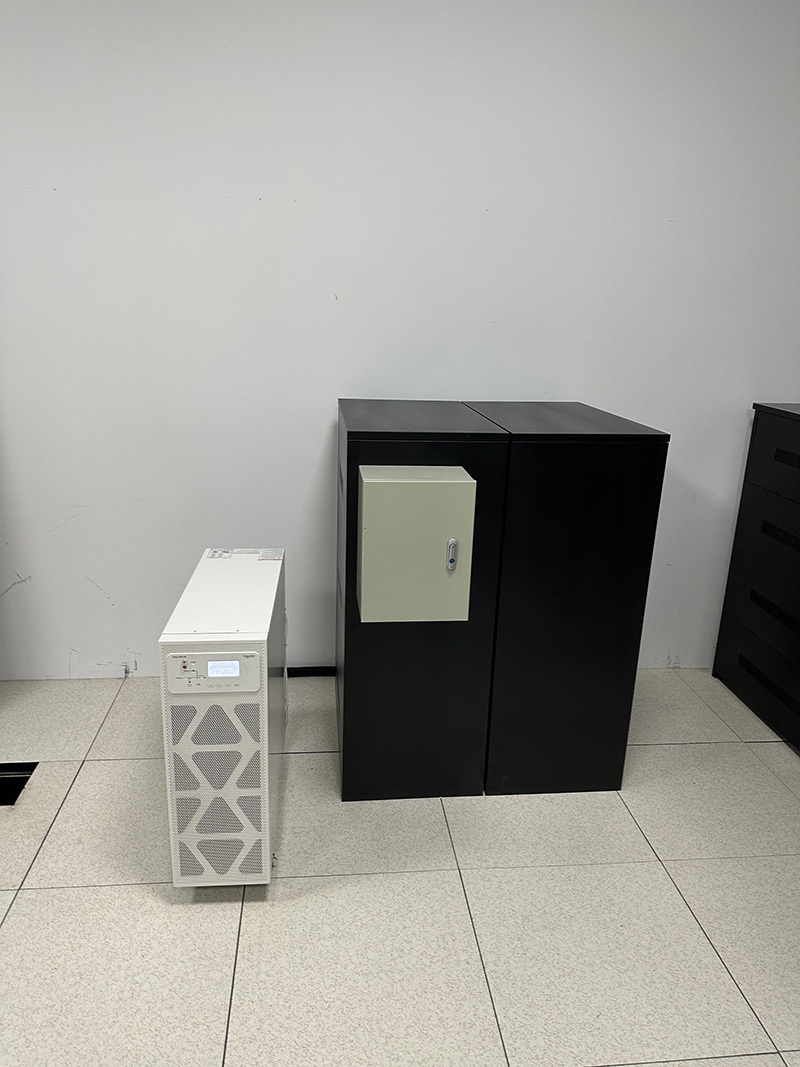 湖北某電子公司施耐德UPS