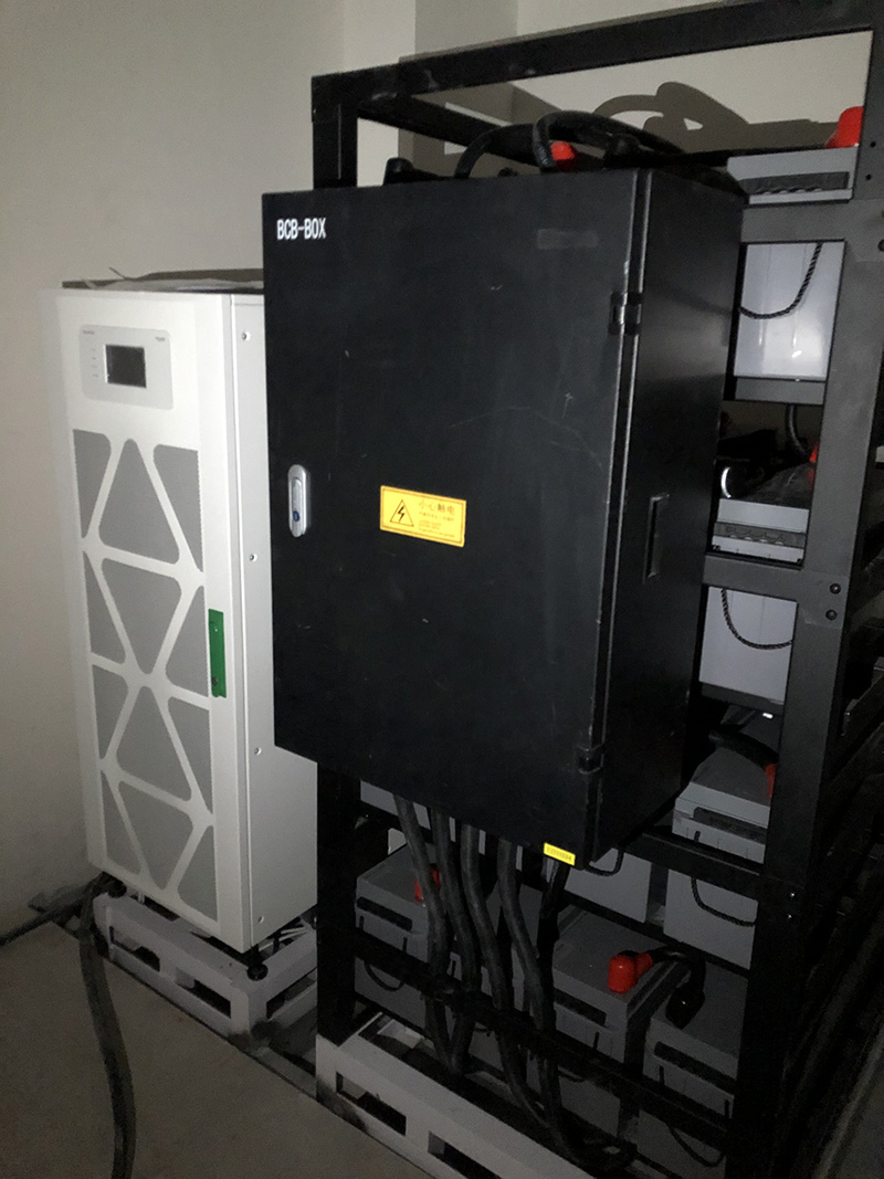 孝感武漢某大學(xué)施耐德UPS120kVA